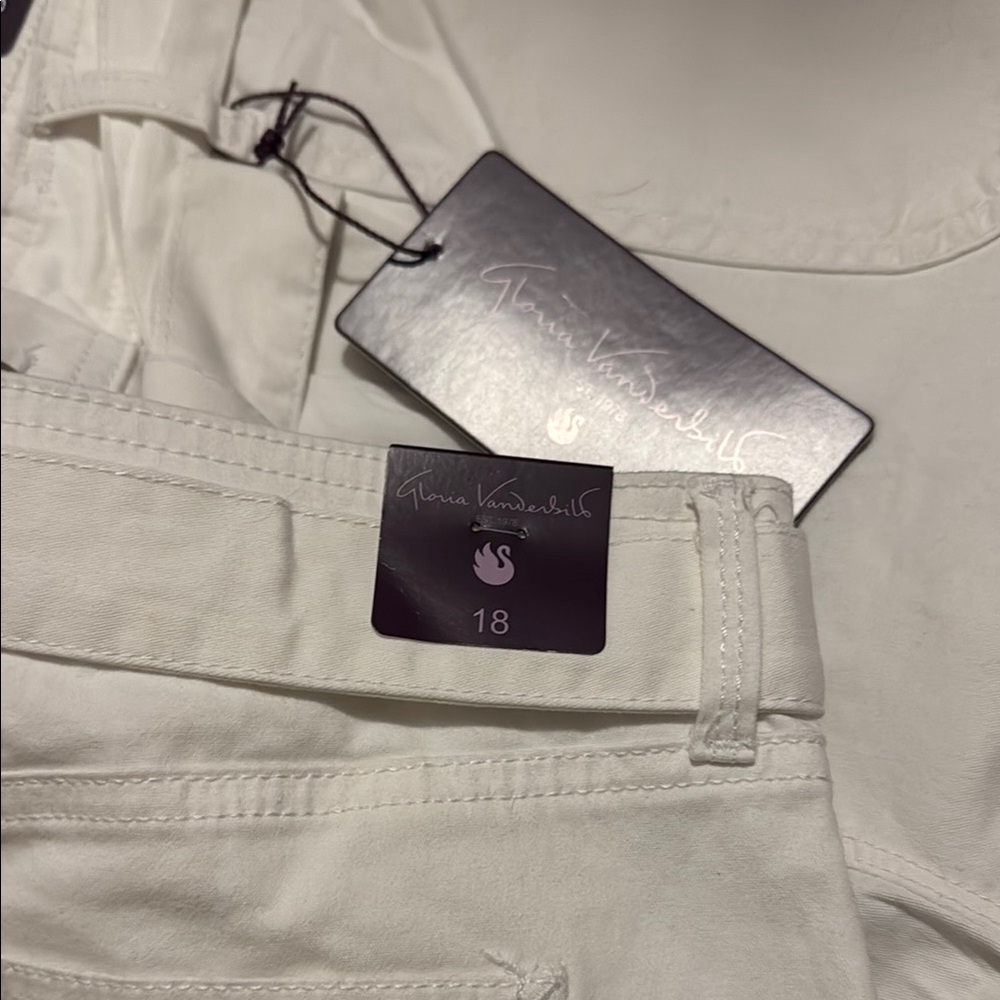 Gloria Vanderbilt White Bermuda Shorts with Relaxed Fit - Picture 4 of 4